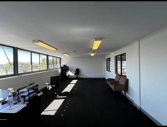 562M² WAREHOUSE TO LET IN AIRPORT INDUSTRIA